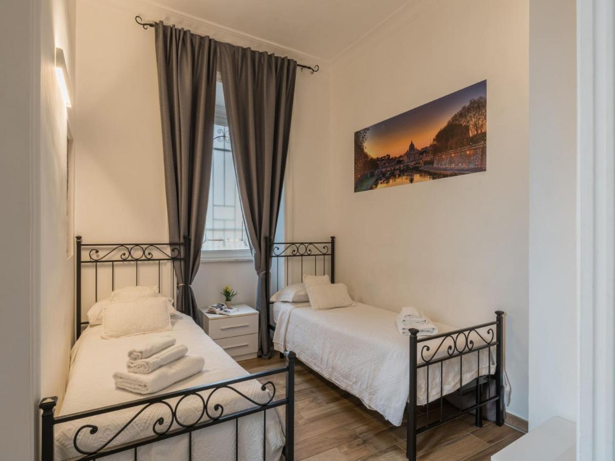 The Best Rent - Elegant Three-Bedroom Apartment A Few Steps From Fontana Di Trevi Kültér fotó