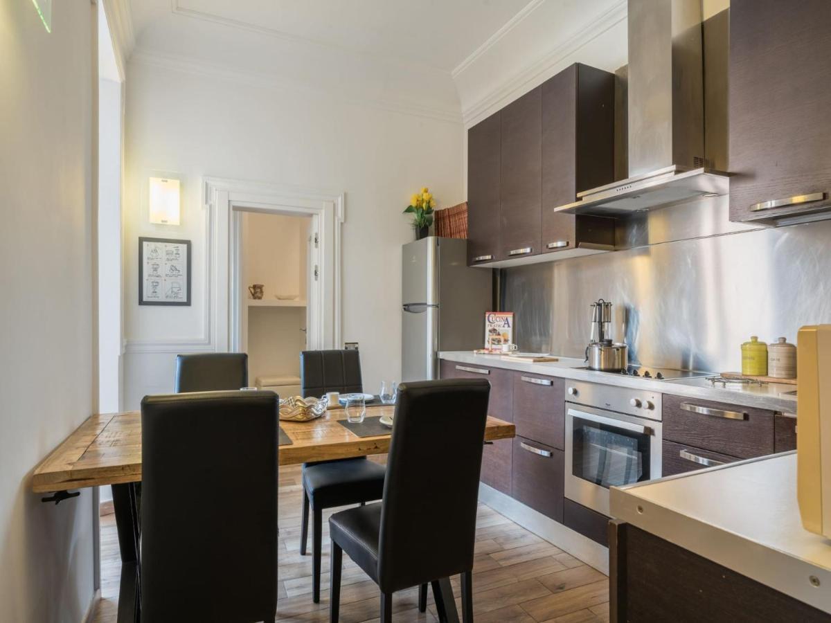 The Best Rent - Elegant Three-Bedroom Apartment A Few Steps From Fontana Di Trevi Kültér fotó